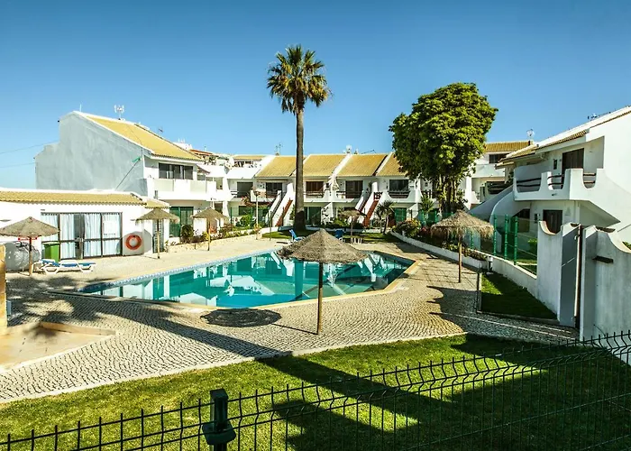B20 - Sun And Pool Apartment